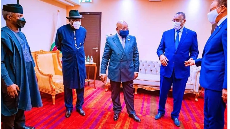 President Akufo-Addo (middle) confers with some of his peers