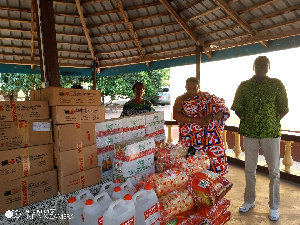 Nana Dakawoso I and Kinapharma and Healthy Life Company donated to the Bawjiase Orphanage