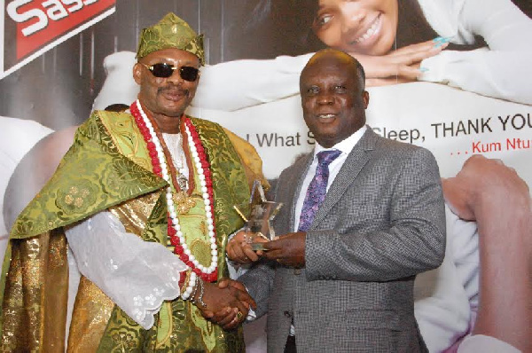 Mr. Samson Effah Apraku receiving his award