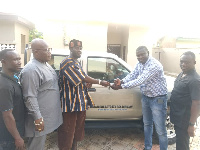 Nii Ayaafio Tetteh I [L] receiving keys to the car