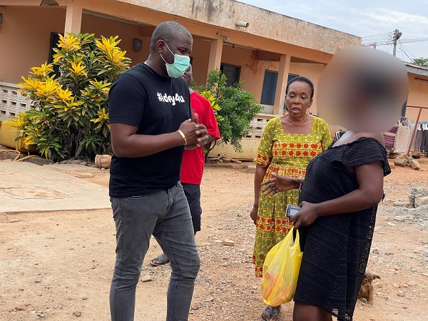 John Dumelo came to the aid of a lady who was denied food because of her political affiliation