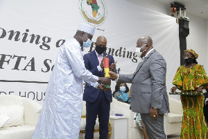 Moussa Faki Mahamat receiving the keys to the AfCFTA Secretariat Building from Akufo-Addo