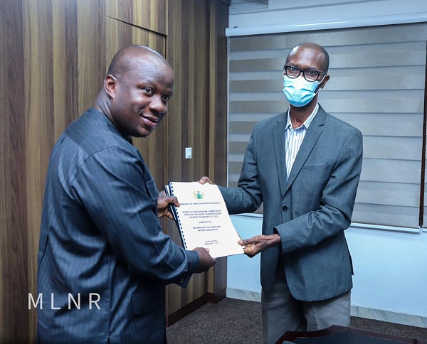 Lands Minister Samuel A. Jinapor receiving the report