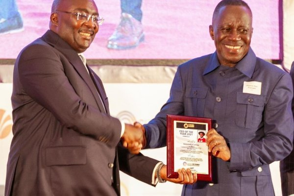 GOIL CEO receives his award from Vice President Bawumia