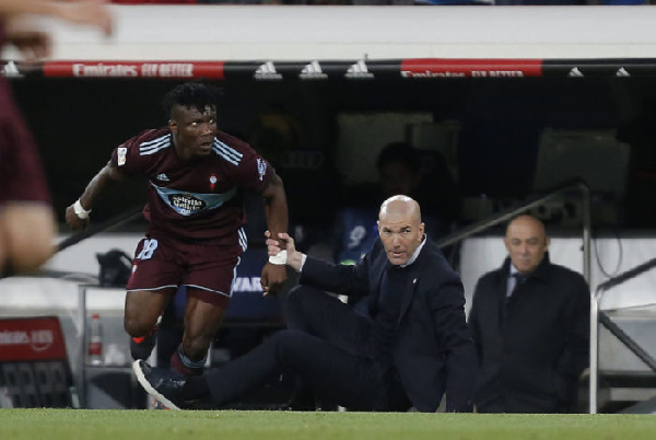 Joseph Aidoo runs into Zidane