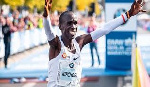 Eliud Kipchoge wins the 45th Berlin-Marathon with a fabulous new world record
