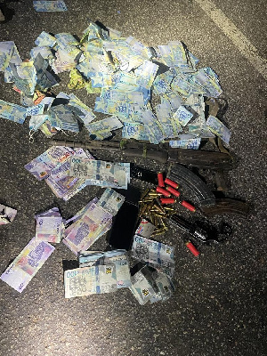 Some items including weapons and money retrieved from the suspects