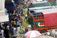 Traders at Kongowea Market in Mombasa sort out oranges from Tanga, Tanzania( NMG)