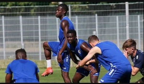 German-born Ghanaian defender Kwabena Schulz with his teammates