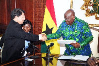 Foreign Affairs Minister of Nicaragua presenting the letter to President Akufo-Addo