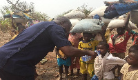 The commander offering water to the displaced children