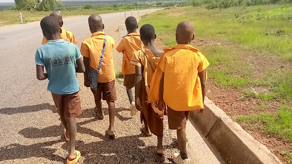 The children on their way home from school