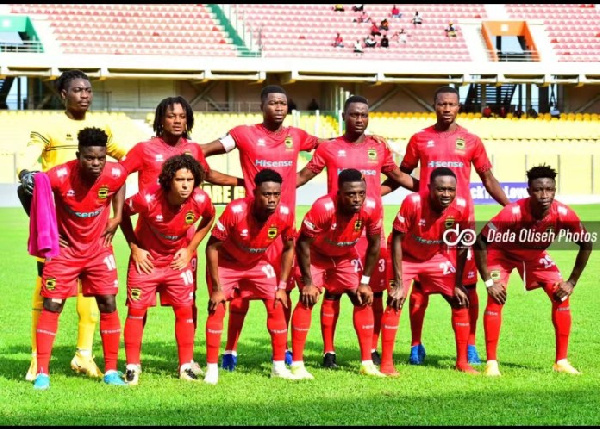 Asante Kotoko players pose for a pre-match team photo