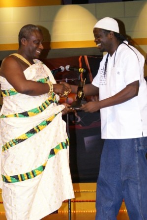 Ofori Amponsah (Highlife artist of the year) shakes hands with a true highlife legend, George Darko (left)