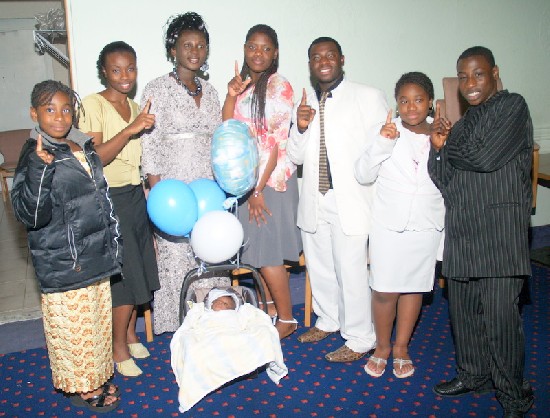 Esther posed with the youths and they demonstrated she is their number 1 artiste