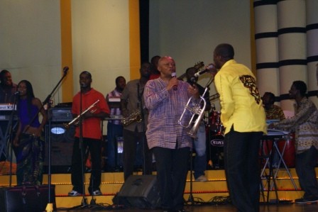 Kwabena Kwabena sings a duet with Hugh Masekela