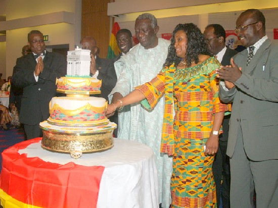 The President being assisted to cut the Golden Jubilee cake
by its designer