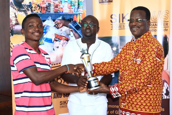 Gn Bank Award Winners receive Original Awards Plaques