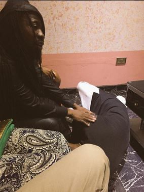 Photos: Pappy Kojo bows and sleeps on the floor for Obrafour