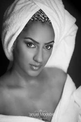 Juliet Ibrahim shows cleavage in 'towel' photos