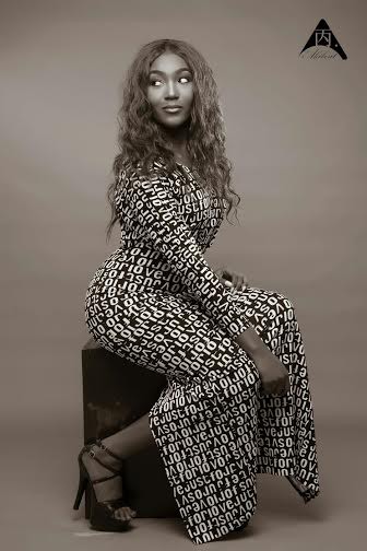 Rising actress Nella Sparks stuns in new photos