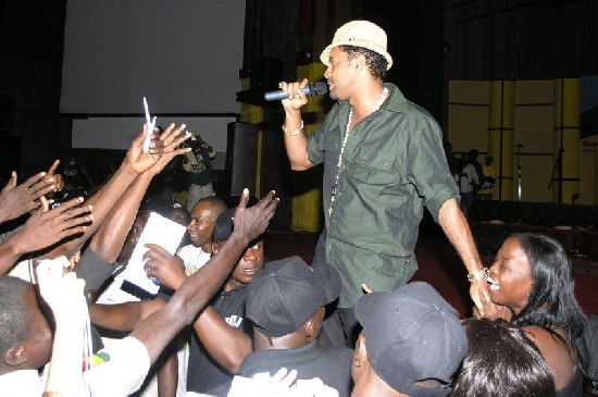 Shaggy personally requested fans to get closer to him