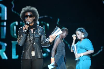 David Tlale receiving Designer of the Year Award at the Arise Africa Fashion Week