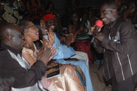 Amakye Dede serenades the crowd to big cheers