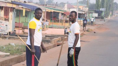 Kumawood stars help clean up Kumasi (Photos)