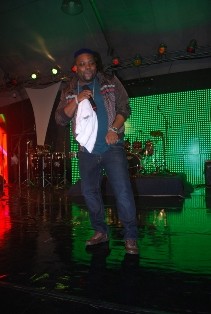 Demarco catches the Azonto Craze @ <em>'I love ma life concert'</em>