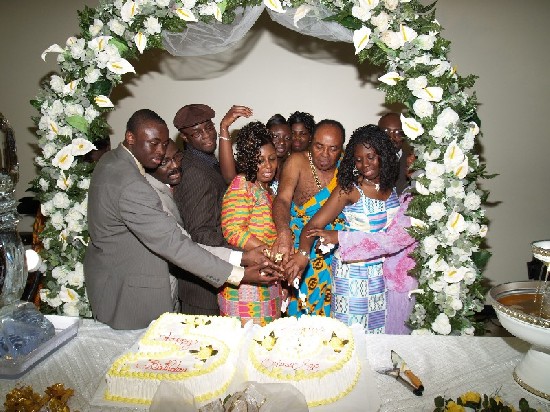 Nana Dompo (second right), joined in the cutting of the cake