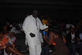 kw3333 check this young and old swag <em>bu shia me</em> @ <em>'I love ma life concert'</em>