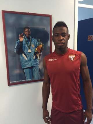 Acquah poses for one for the album after completing his Torino medicals