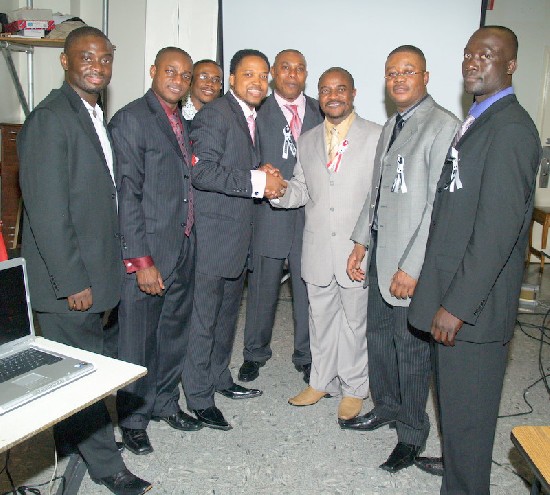 Group pose - The executive members posed with Mr. CNN