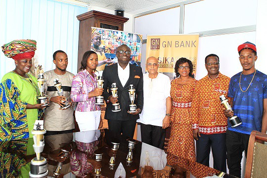 Gn Bank Award Winners receive Original Awards Plaques