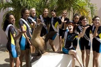 (L-R) Melat Yante, Miss Ethiopia 2009; Jennifer Victoria Koranteng, Miss Ghana 2009; Essi Poysti, Miss Finland 2009; Martina Lee, Miss Germany 2009; Elham Wagdi, Miss Egypt 2009; Diana Arno, Miss Estonia 2009; Clair Cooper, Miss Great Britain 2009; Chloe Mortaud, Miss France 2009; Mayella Mena, Miss El Salvador 2009, and Lika Orjonikidze, Miss Georgia 2009, pose for a photo