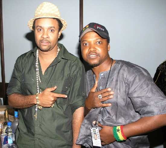 Shaggy posed with Mr. CNN after the show.  Big up Mr. Boombastic for a
great show.