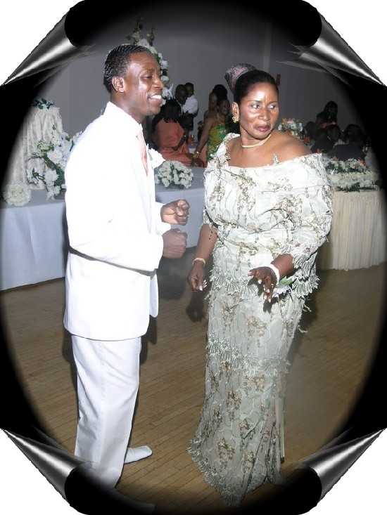 The groom dance with his mother