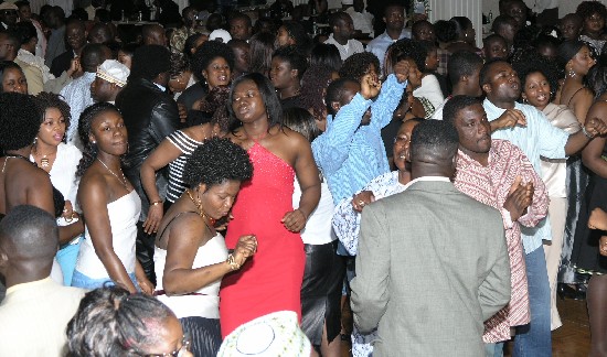 A packed dance floor enjoy the hit “konkontibaa”.