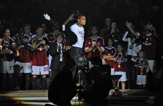 Kevin-Prince Boateng kept his promise and performed a Michael Jackson dance routine on the San Siro pitch during spectacular Scudetto celebrations!