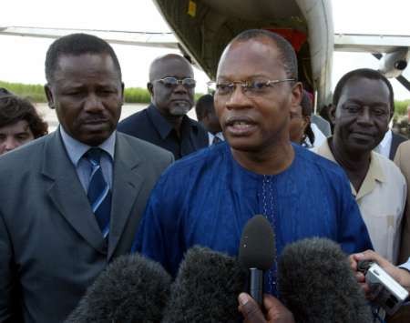 General Sheik Oumar Diarra (L), deputy executive secretary of the Economic Community of West African States (ECOWAS), Mohamed ibn Chambas (C), executive secretary of ECOWAS and Kwame Addo Kufuor, defense minister of Ghana talk to journalists after arrivin