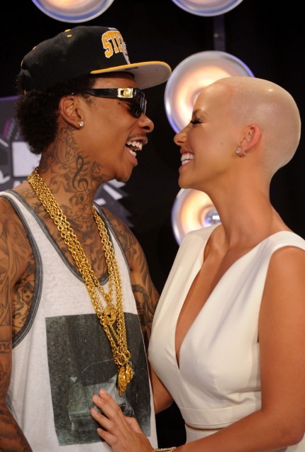 She is currently having a relationship with Wiz Khalifa, another US rapper.