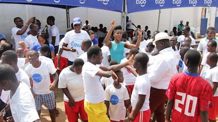 Mzvee entertaining pupils of dworwulu special school with her tunes