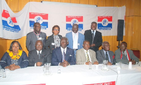 Delegates from France in a group pose with President Kufour and
dignitaries