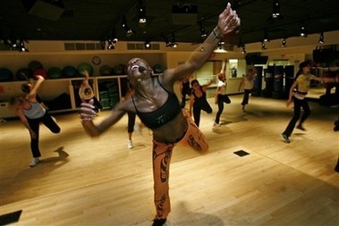 Ghana-born Kukuwa Nuamah, 49, of Vienna, Va., teaches her Kukuwa Dance Workout class, which incorporates African, Latin, and Caribbean dance, at The Sports Club LA in Washington on May 14, 2007. Nuamah is a performer and instructor of African dance whose two daughters have completed college in Virginia. ()