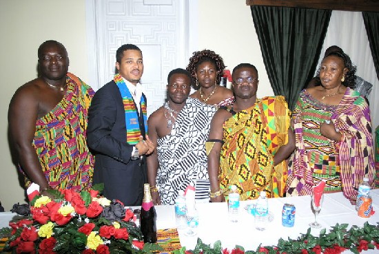 Van Vicker posing with Nananom and guests