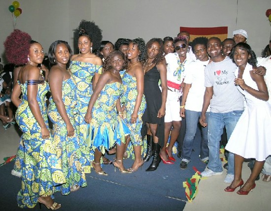 Group pose - Ghanaian Royals and models after the fashion show