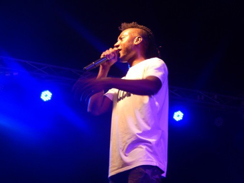 Pappy Kojo is getting the crowd jumping... the latest blazing fante rapper is spot on with his trendy fashion sense