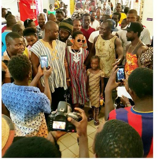 fans meet to receive Mzbel