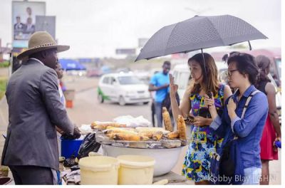 Meet the Accra’s most stylish roasted corn seller